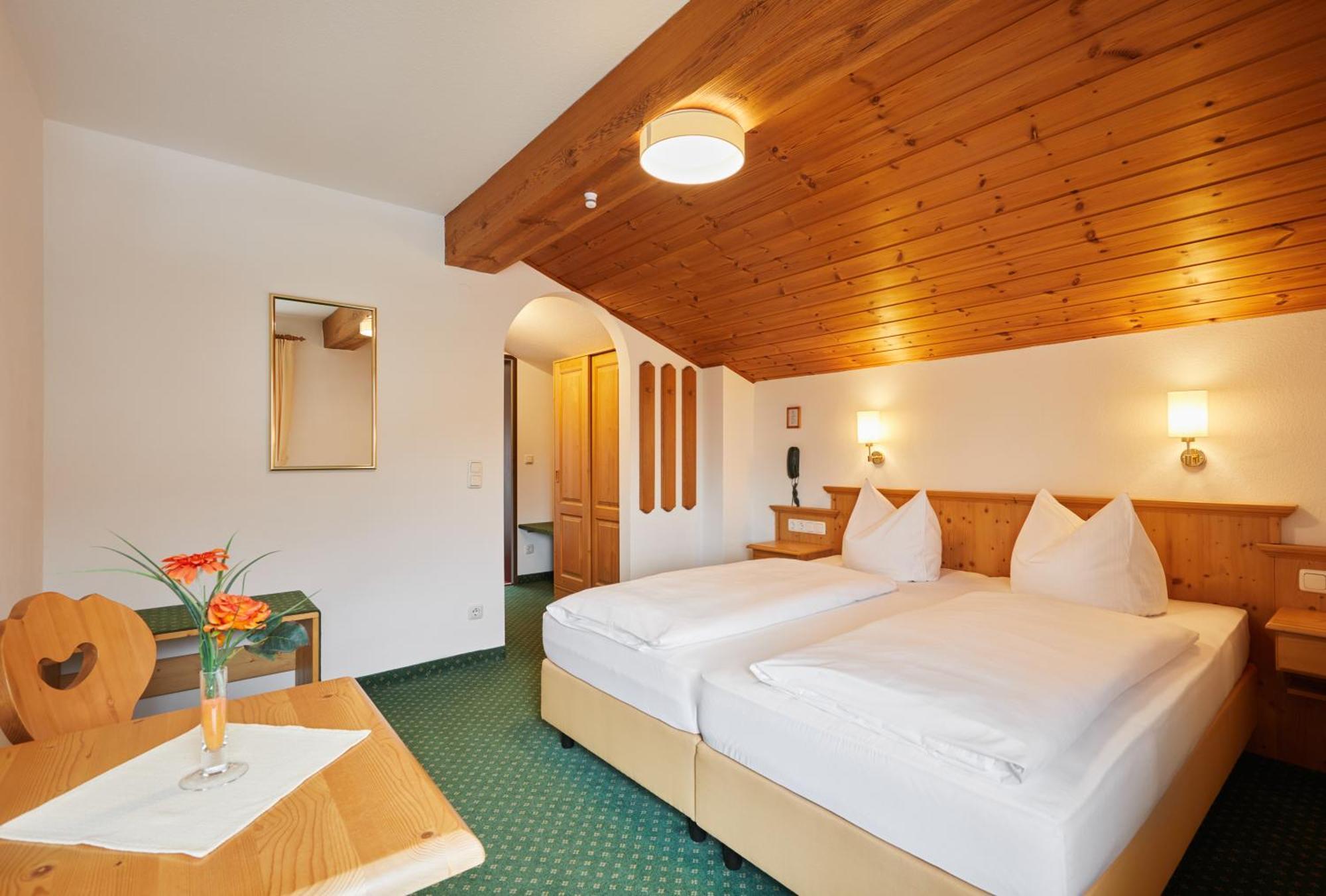 Hotel Garni Zugspitz Farchant Zimmer foto